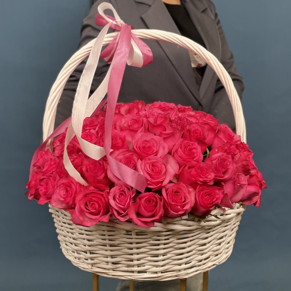 101 малиновая роза Палома Роял в корзине